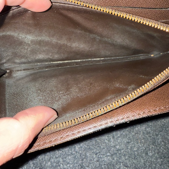 Louis Vuitton Sarah Leather Wallet - Picture 14 of 15